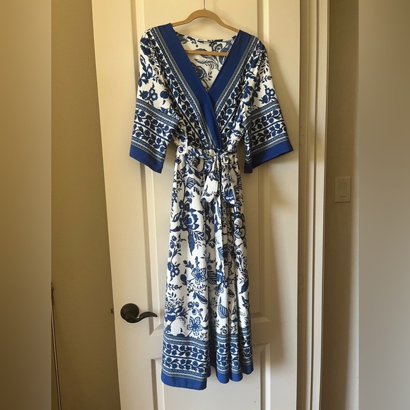 Bloomchic 18/20 Blue and White Floral midi Dress - Picture 1 of 15